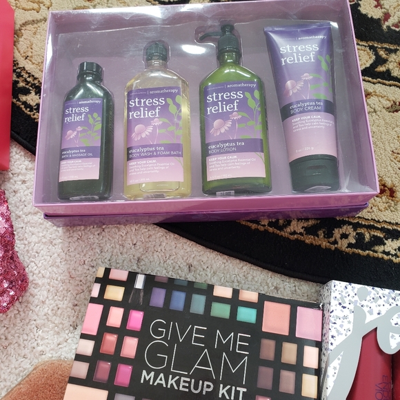 Bath and body VS GIFT SETS - Picture 6 of 6